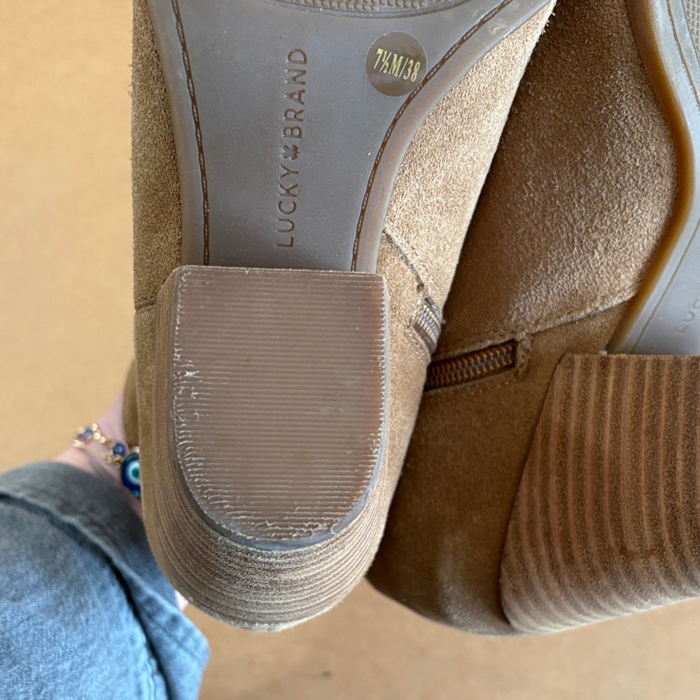 Lucky Brand Ellamy Suede Western Ankle Boots Tan 7.5 Pointed Toe Rodeo Cowgirl - Picture 12 of 14